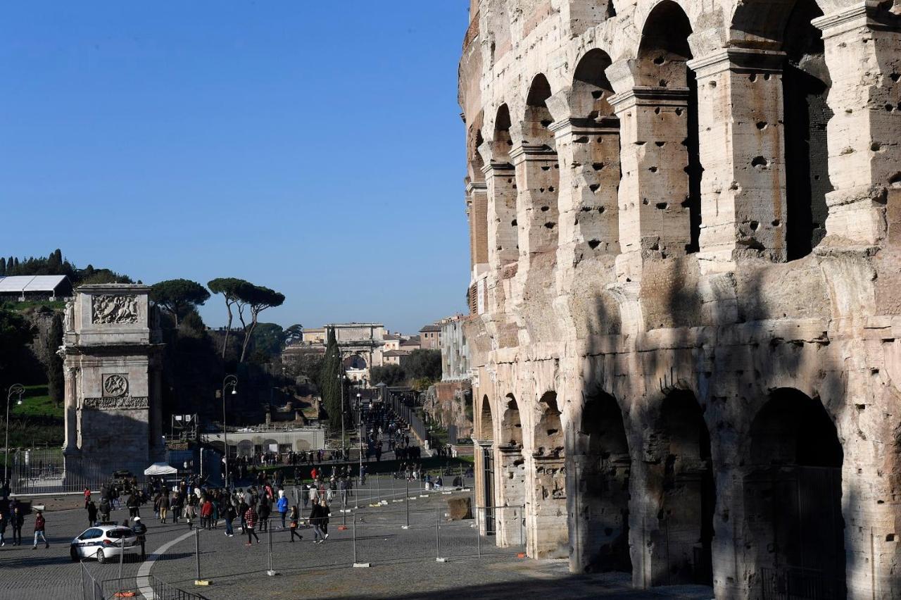 Colosseo Laterano 85 - And * Rom
